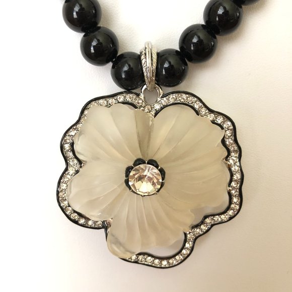 Kenneth Jay Lane Black Pearl Statement Necklace - Picture 4 of 11